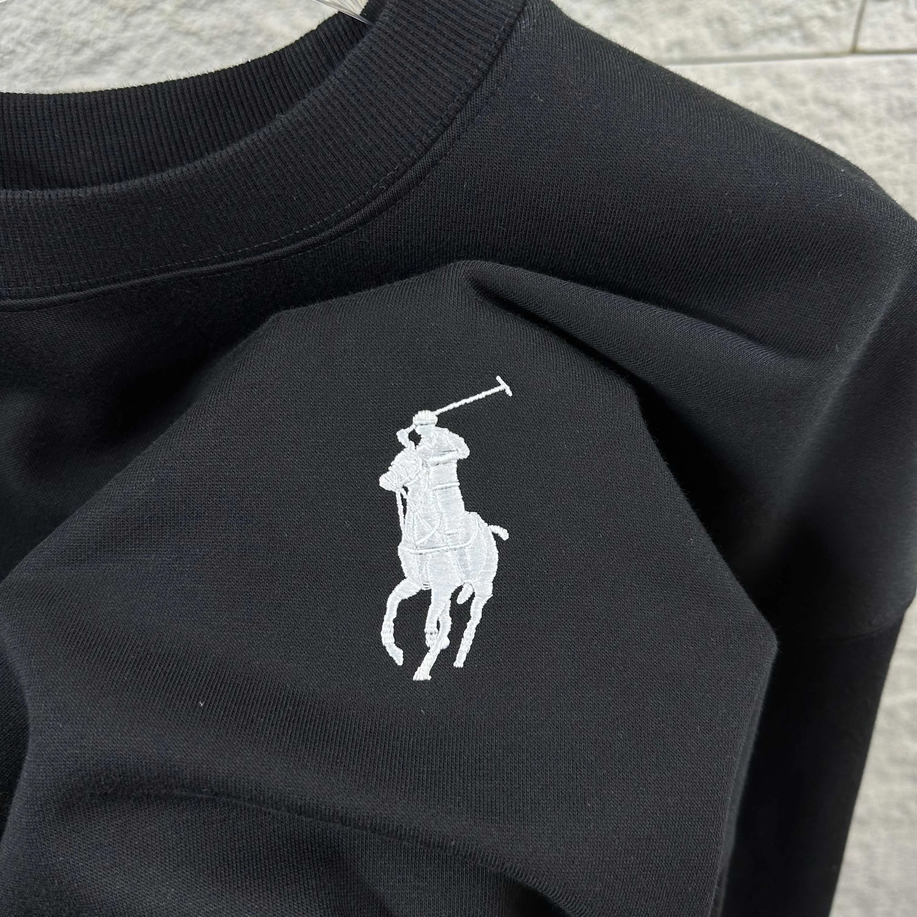 P210 Polo* Ralph Lauren 2025 Autumn and Winter new round neck sweatshirt Classic simple embroidery Customized terry fabric Long sleeves Unisex Color: Black White Size: S (90-130 pounds) M (120-150 pounds) L (140-165 pounds) XL (160-180 pounds) XXL (180-210 pounds)